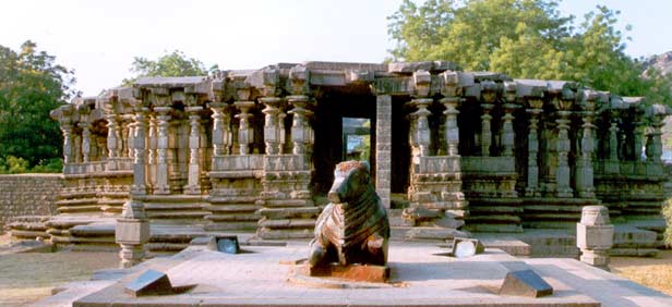 thousandpillar-temple-warangal